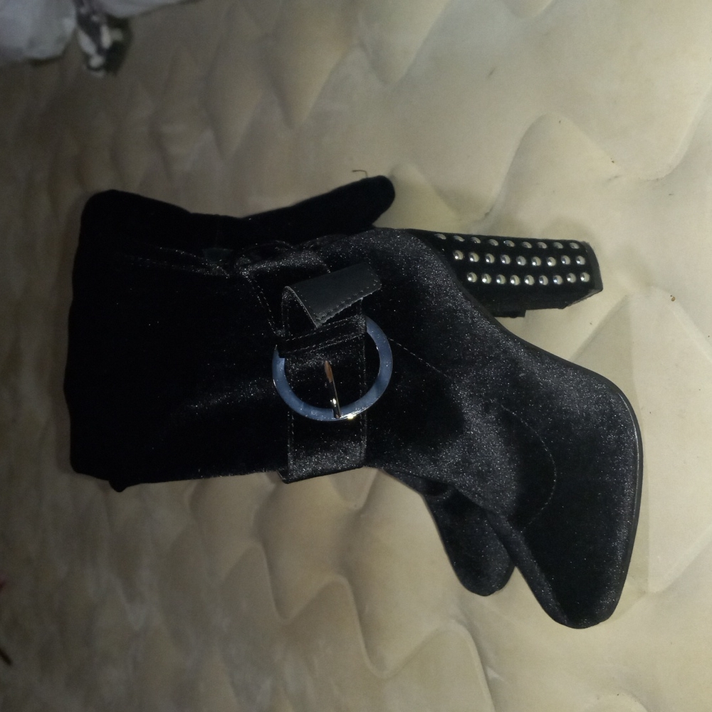 Boots - Picture 3 of 4